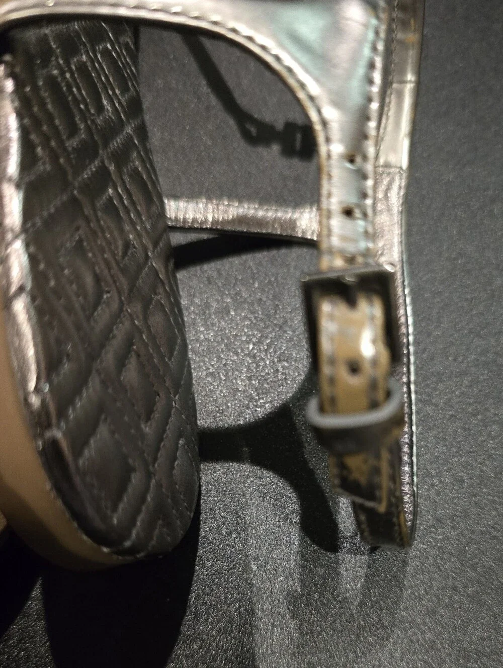 TORY BURCH Metallic Silver Women’s T-Strap Sandals Size 7